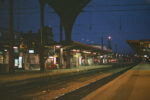 quai de gare la nuit en alsace, photo argentique couleur